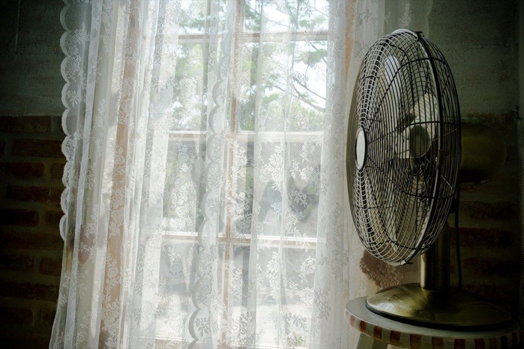 вентилатор чрез прозорец начини за сваляне на климатик