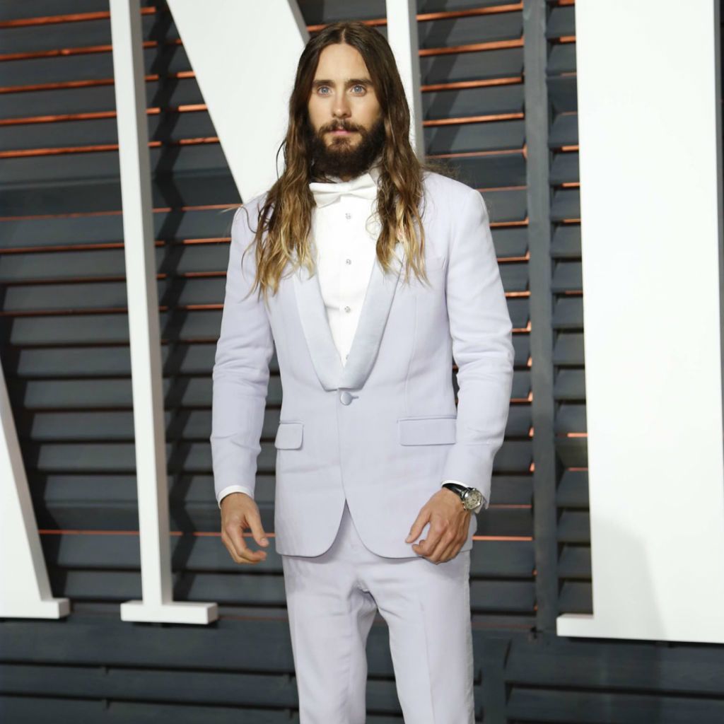 Jared Leto falla en la alfombra roja de la moda