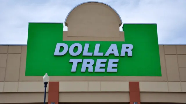 Dollar Tree Shoppers upptäcker tecken på stigande priser: 'Cross Off Dollar and Call It Tree'