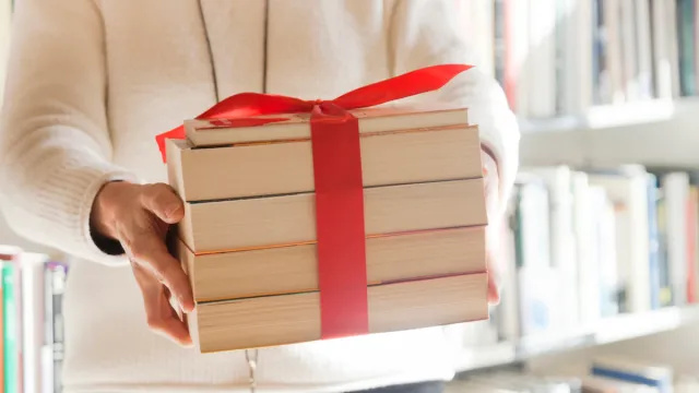 Τα 5 πιο πρακτικά δώρα που θα εκτιμήσει κάποιος, σύμφωνα με έναν ειδικό σε θέματα δώρων
