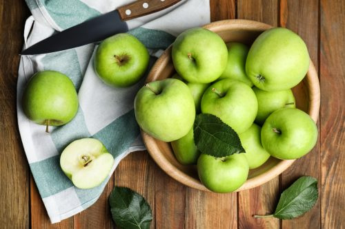   зрели зелени ябълки