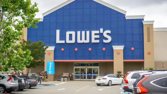 यदि आप Lowe's से खरीदारी करते हैं, तो अगले महीने से 149 स्टोर्स पर इस बड़े बदलाव के लिए तैयार रहें