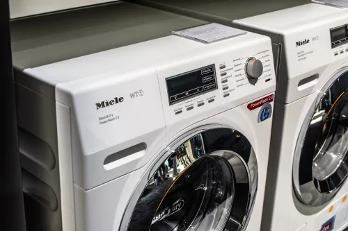  Выставка стиральных машин Miele с сушилкой для белья, демонстрационный зал выставочного павильона Miele, выставка Global Innovations Show IFA 2019
