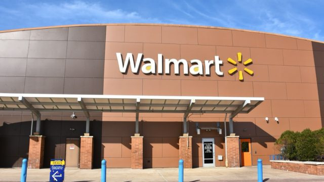 „Walmart“ dabar leis pirkėjams tai padaryti parduotuvėse po masinio uždarymo