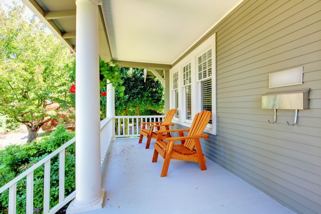 Velika sprednja veranda spodbuja vaš dom