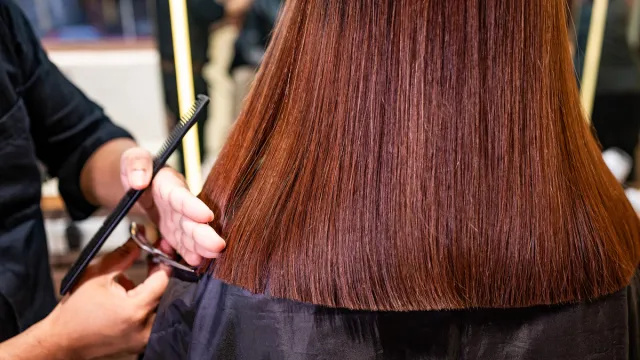 Kakšen je trend kavbojskih bakrenih las? In 6 slogov, ki jih lahko preizkusite