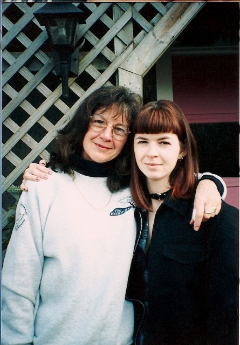 90-luvun muodin chokerit - Tyttäreni kanssa. Sagamore Beach, Massachusetts, 1996