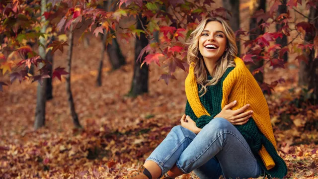 6 Kombinasi Warna Musim Gugur yang Cantik untuk Dipakai, Menurut Stylist