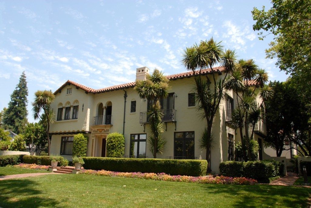 Калифорнийско средиземноморско имение най-популярните стилове на къщи