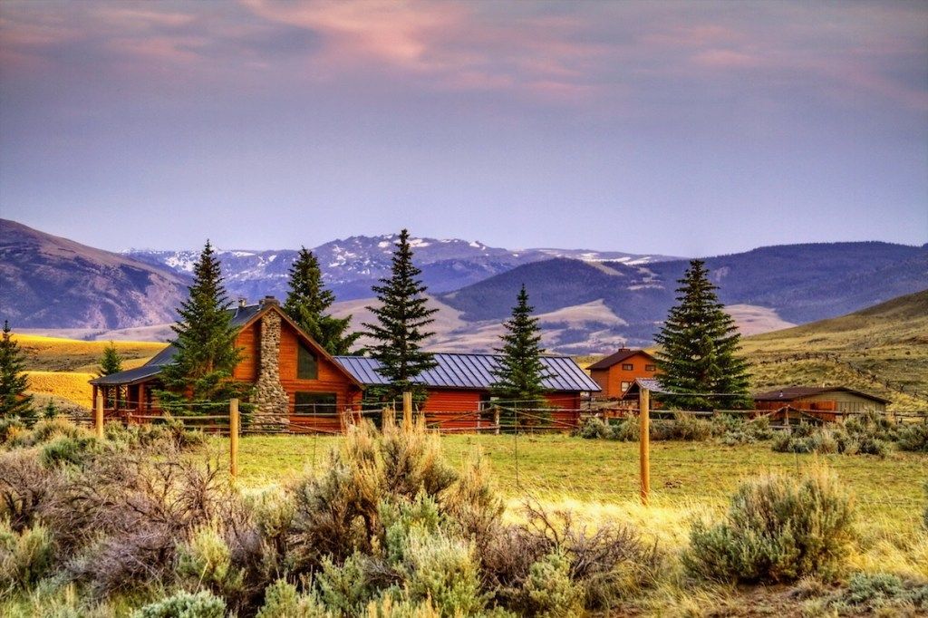 Kabina na daljavo v najbolj priljubljenih hišnih stilih v Wyomingu