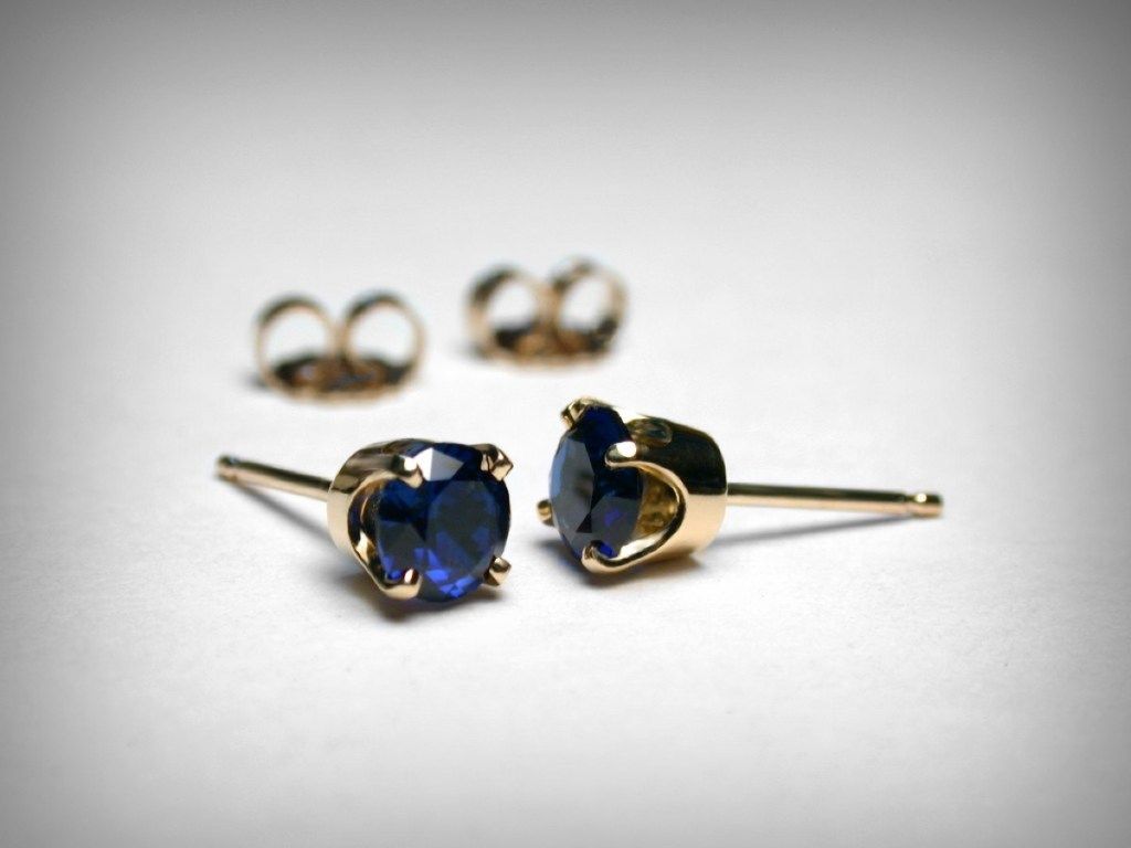 due paia di orecchini a bottone con zaffiro blu, gioielli Etsy