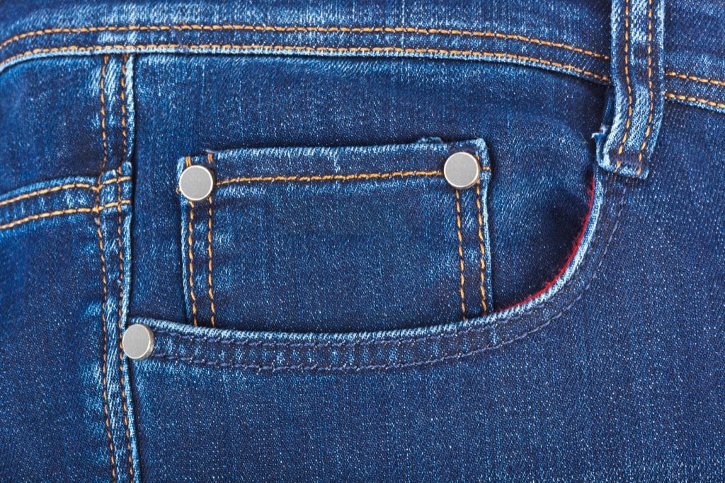 Slapta tos mažų džinsų kišenės priežastis