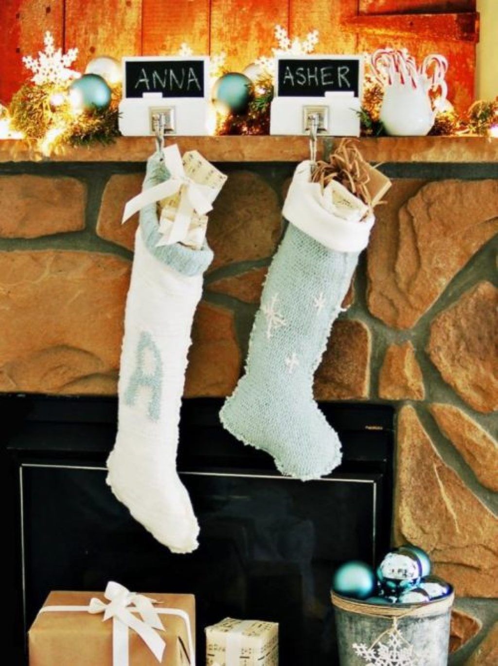 Čarape džempera rade božićne ukrase