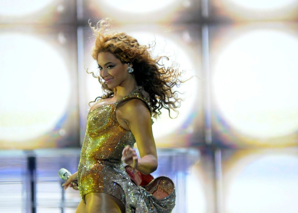 Beyonce walang tiyak na oras kulot na buhok