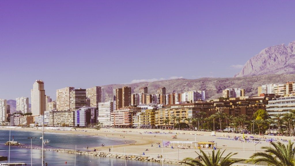 plaža Benidorm v Španiji, prve bikini reakcije
