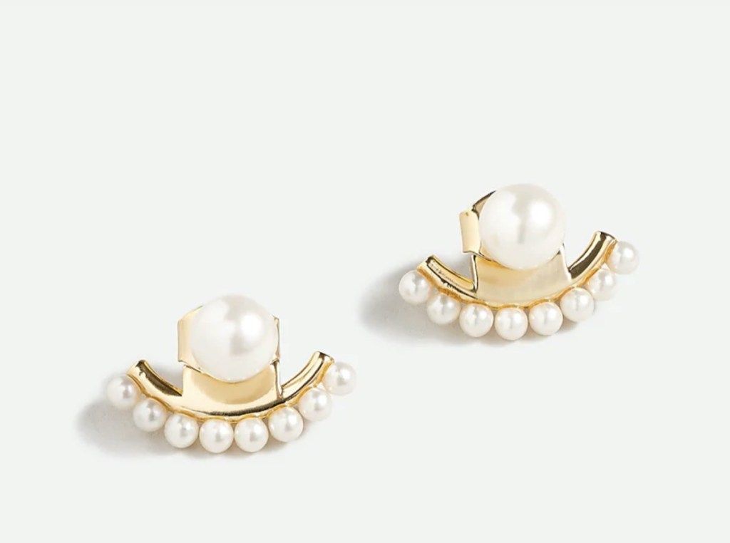Ohrringe aus Perlen und Gold