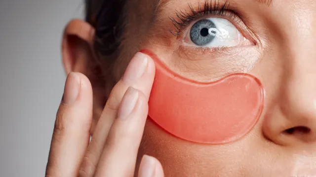 Τα 13 καλύτερα μπαλώματα κάτω από τα μάτια για τις ρυτίδες, σύμφωνα με τους ειδικούς της Skincare