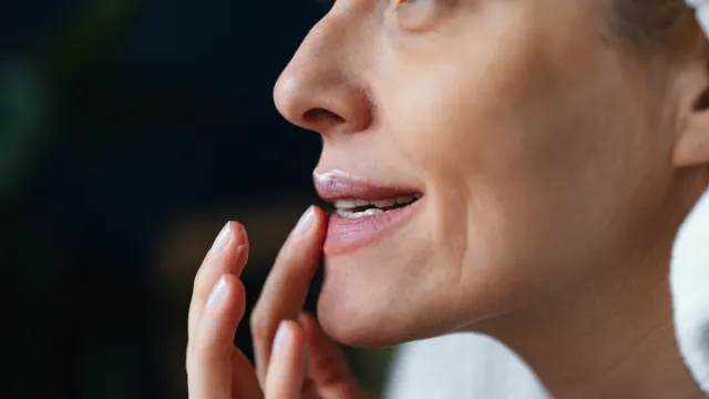 8 natuurlijke manieren om vollere lippen te krijgen naarmate u ouder wordt