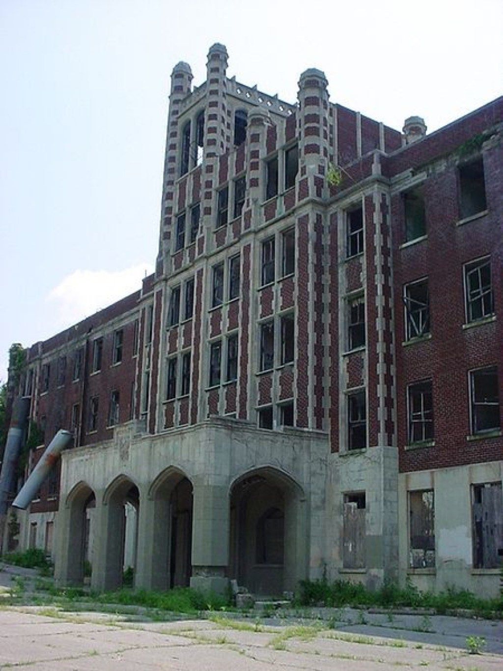 „Waverly Hills“ sanatorija Luisvilyje, Kentukyje, yra baisiausi apleisti pastatai