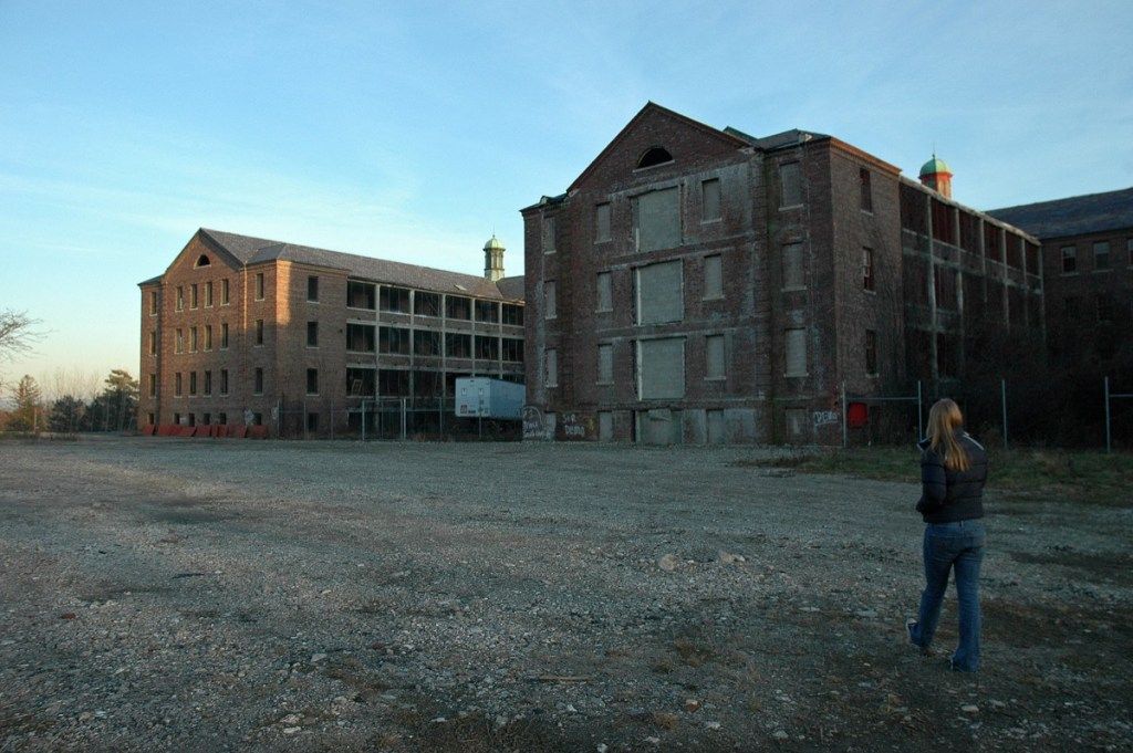 नॉर्थम्प्टन स्टेट हॉस्पिटल मैसाचुसेट्स रेंगने वाली इमारतों को छोड़ दिया