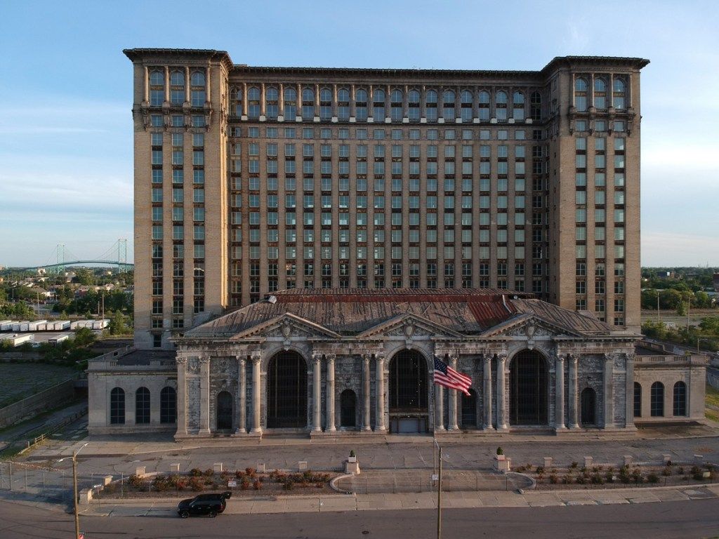Michigan Central Station Detroit edifici abbandonati più inquietanti