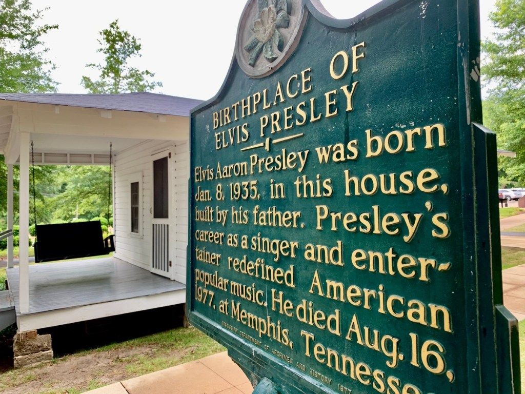 מקום הולדתו של tupelo מיסיסיפי של אלביס פרסלי דברים שכיף לעשות בכל מדינה בקיץ