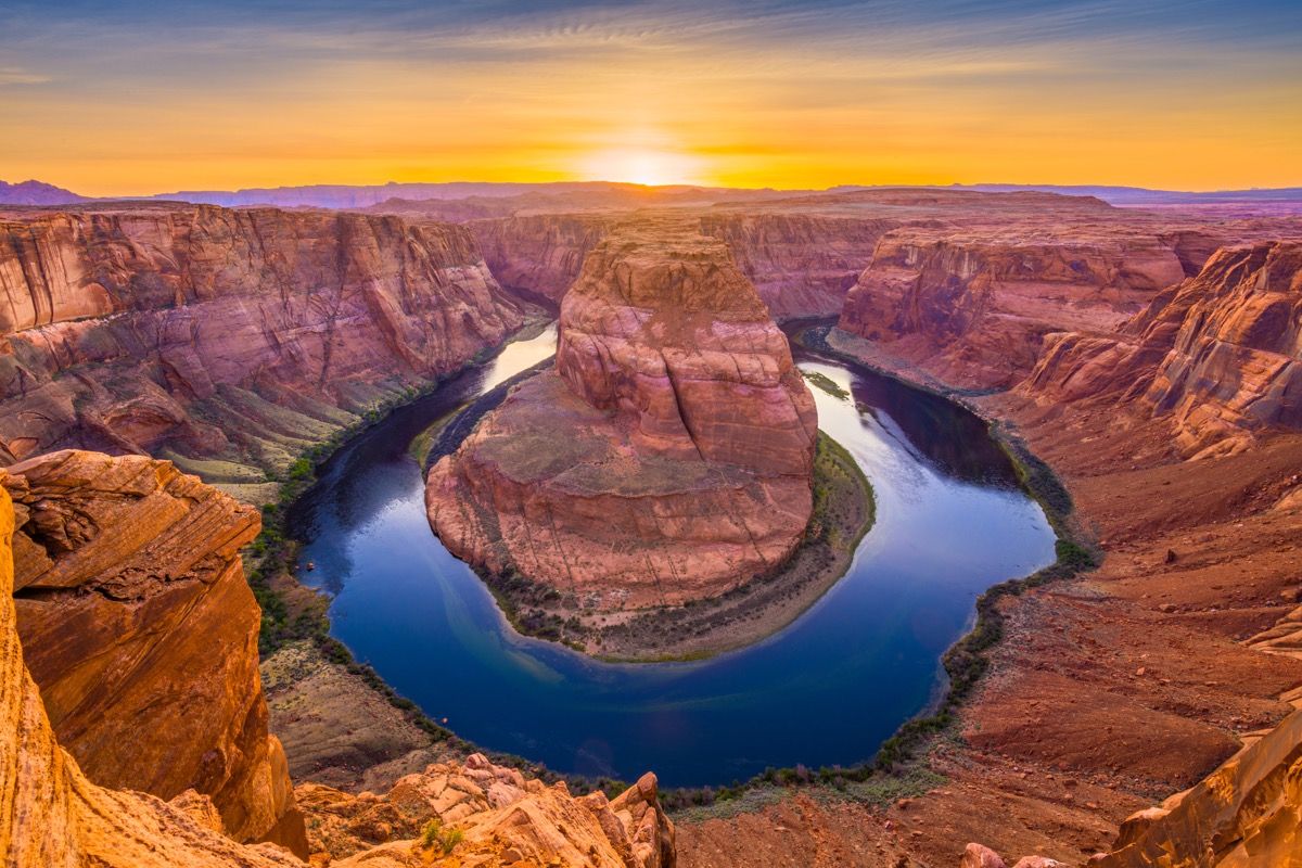 západ slnka pri podkovovej zákrute pri Grand Canyone