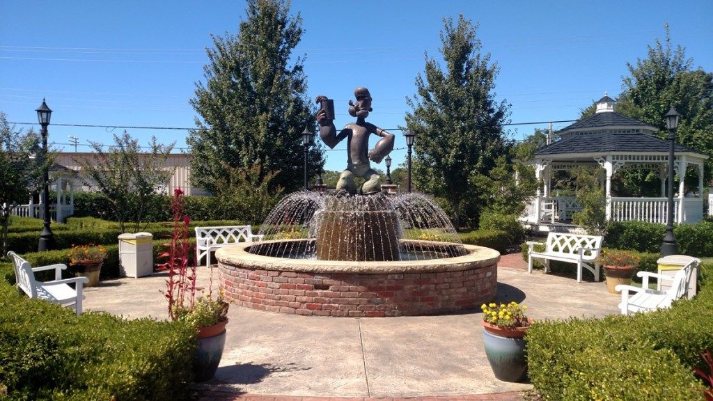 socha námorníka Popeye v Alma Arkansase