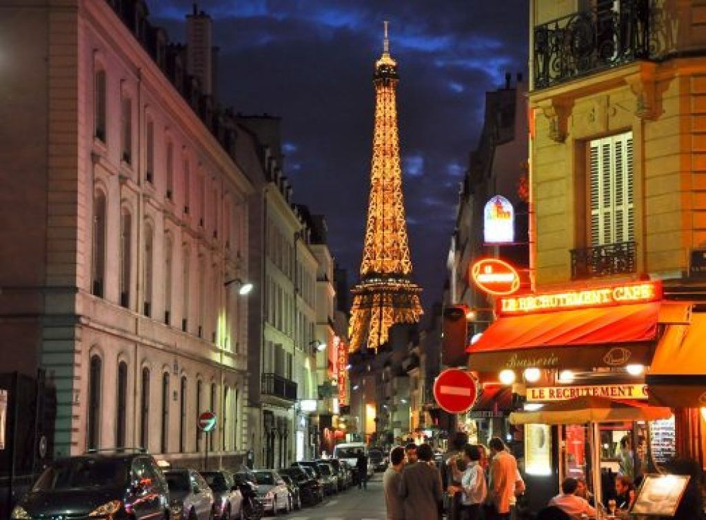 นักท่องเที่ยวปารีสฝรั่งเศส