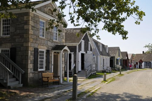   række af huse ved mystisk havneby i Connecticut