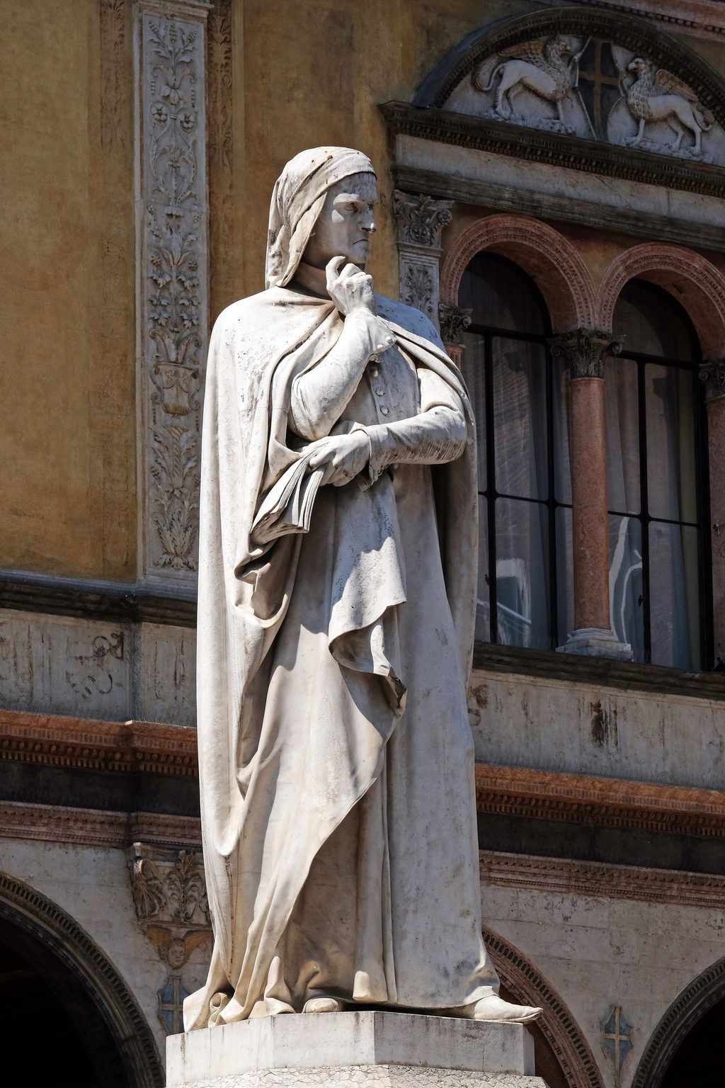 Dante kuju itaallased