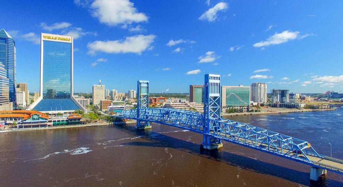 Luftfoto av Jacksonville, Florida, byens flyplassquiz