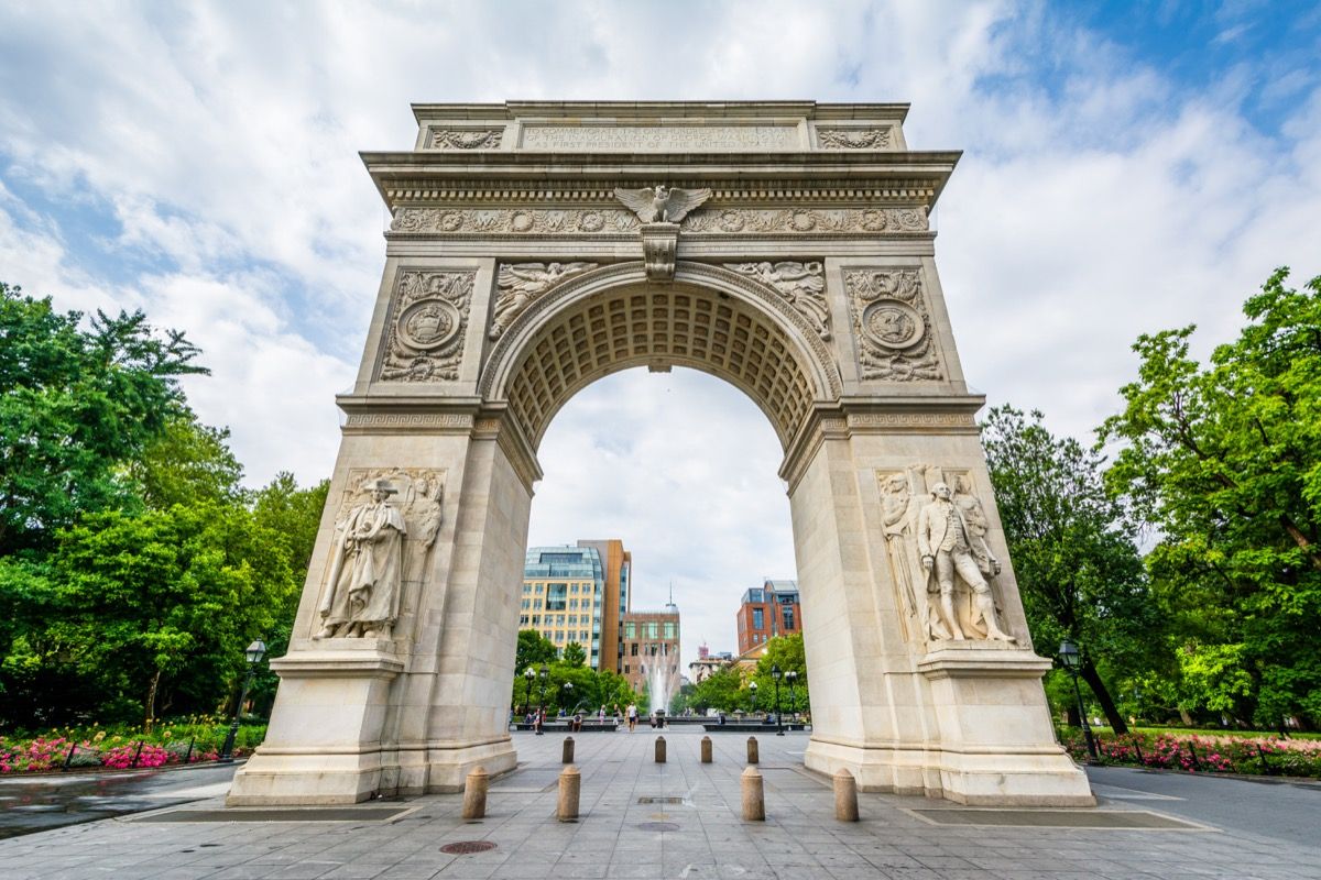 The Washington Square Park Arch Không gian bí mật trong các địa danh