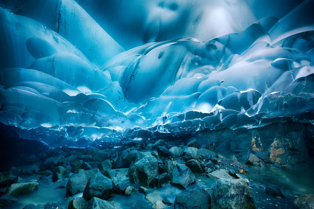 מערות קרחון מנדנהול אלסקה פלאי טבע באמריקה
