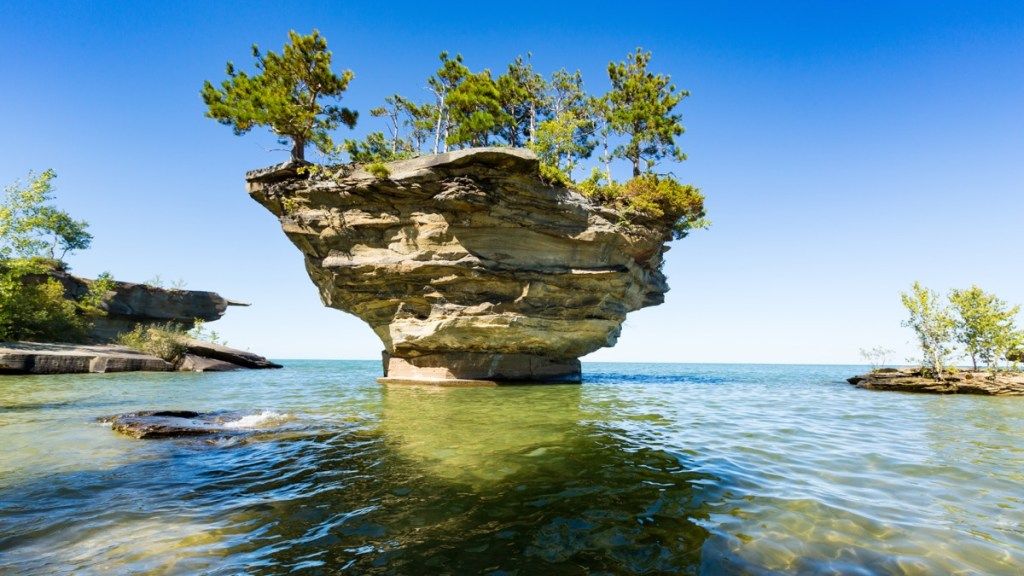 Nabo rock lago huron maravillas naturales del estado de Michigan