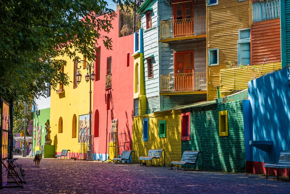 ярко боядисани къщи в Буенос Айрес