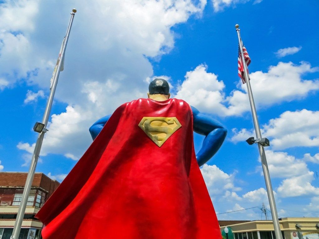 patung metropolis superman, gambar ikonik negara