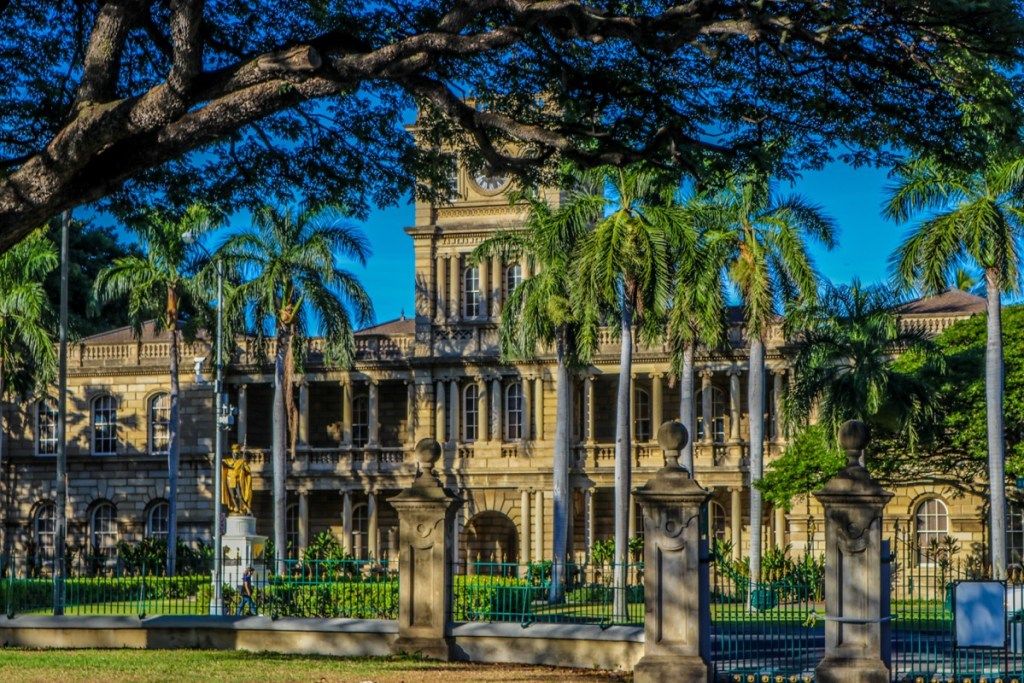palača iolani u centru Honolulua na Havajima