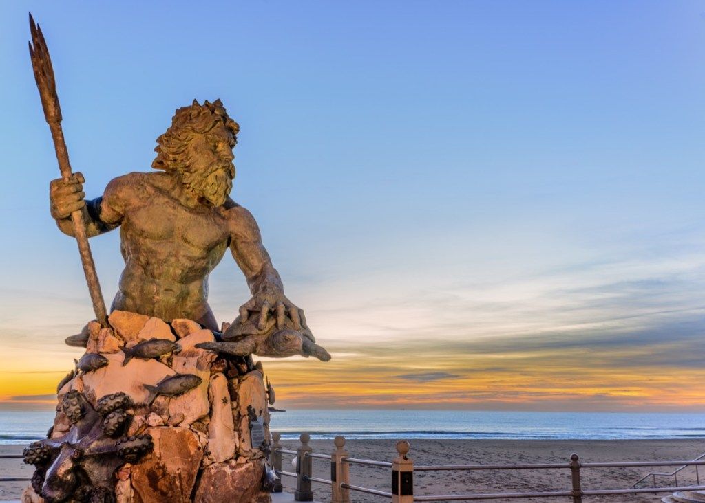 कुंवारी समुद्र तट की मूर्ति राजा नेपच्यून, प्रतिष्ठित राज्य की तस्वीरें