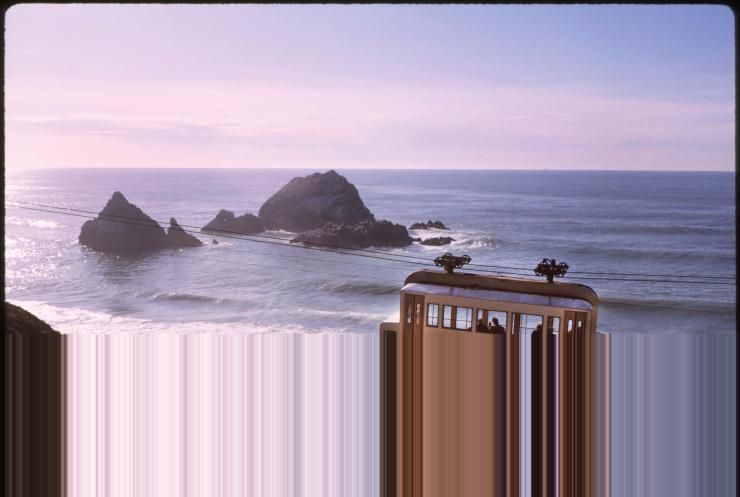 en himmeltrikk krysser kysten av California på 1960-tallet