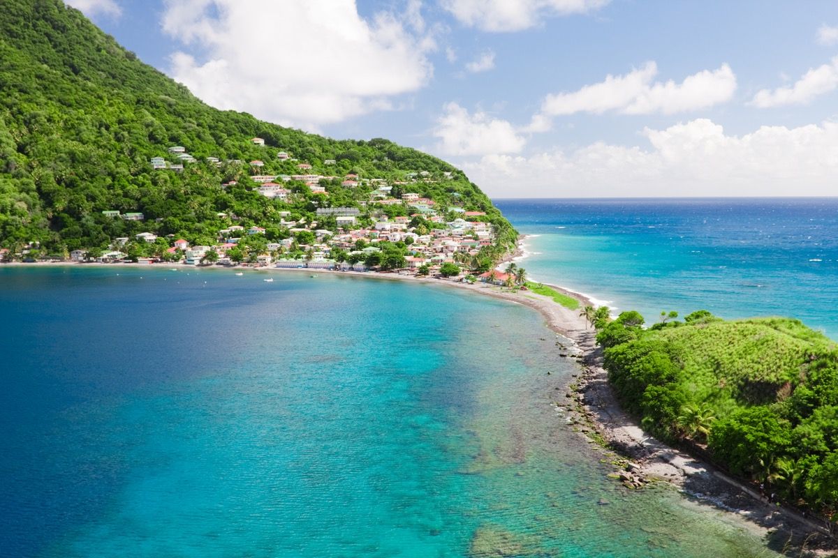 Доминика, карибски остров. Селото Скотс Хед, югозападния край на острова