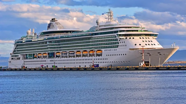 9-måneders cruisepassasjer avslører hva du 'ikke har lov til å snakke om' ombord
