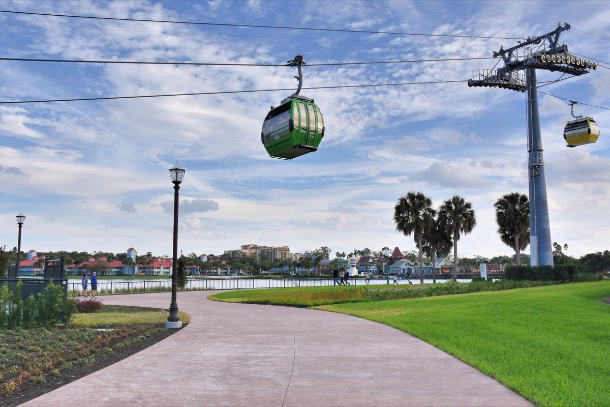 disney skyliner fra jorden på Disney Riviera Resort