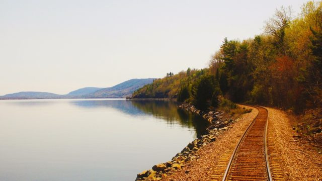 6 najlepših potovanj z vlakom, na katere se lahko odpravite v ZDA