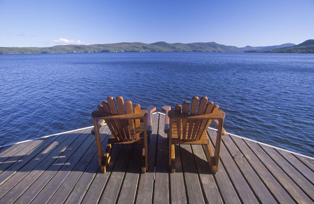 Adirondack stolice na jezeru George
