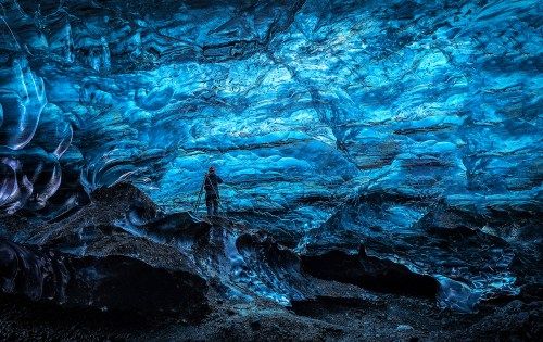 آئس لینڈ میں Azure نیلی غار