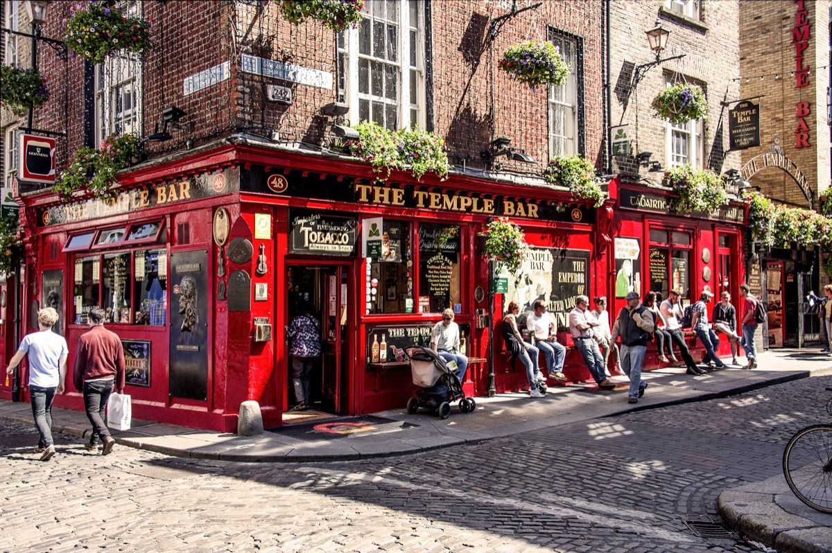 punase seinaga pubi Iirimaal Dublinis
