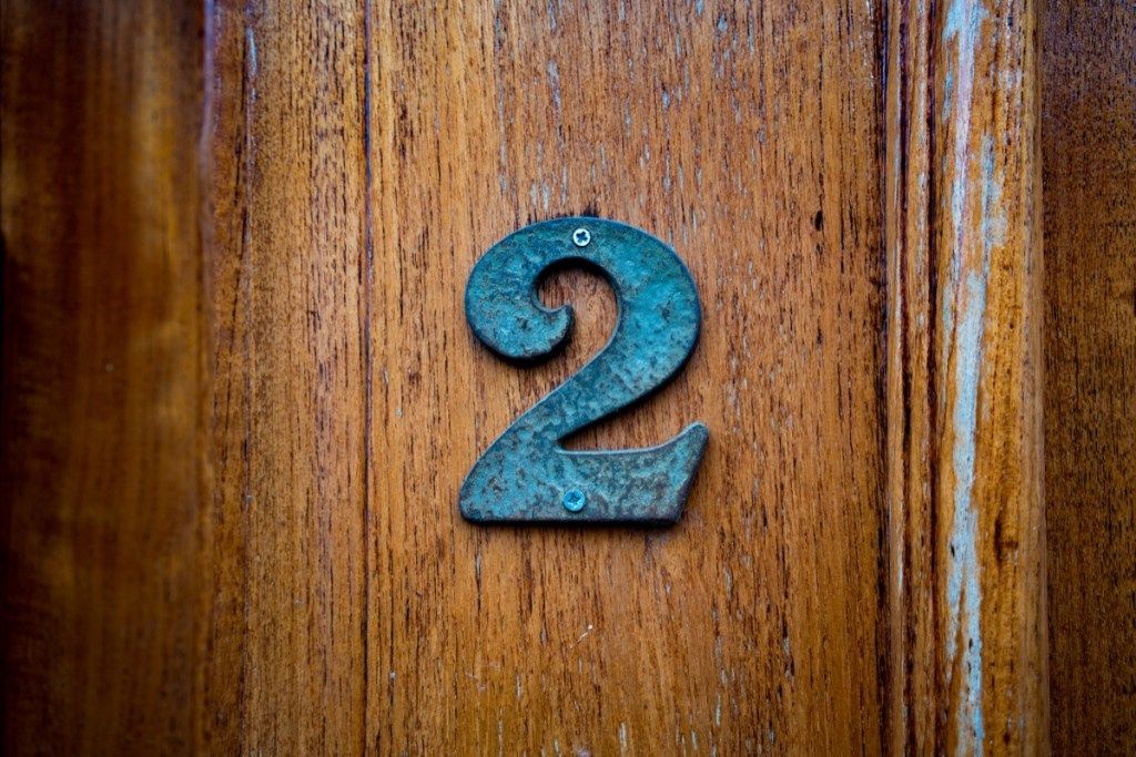 bir kapıdaki iki numara