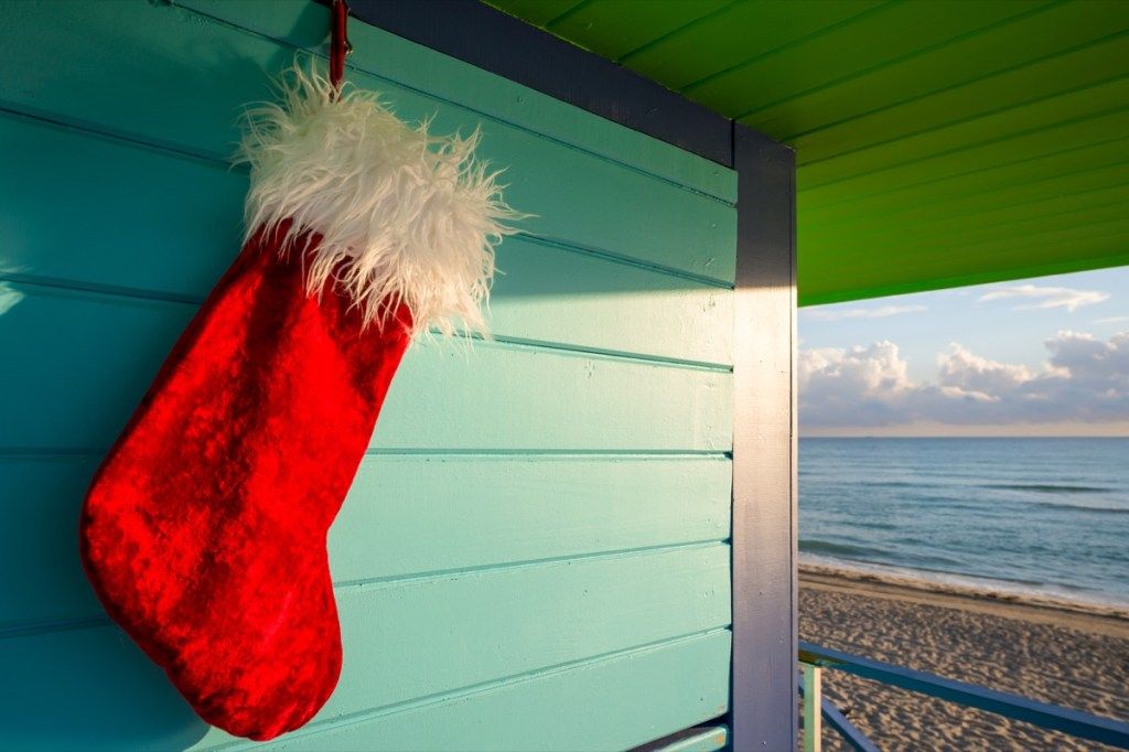 Un calcetín de Navidad colgando en Florida en invierno