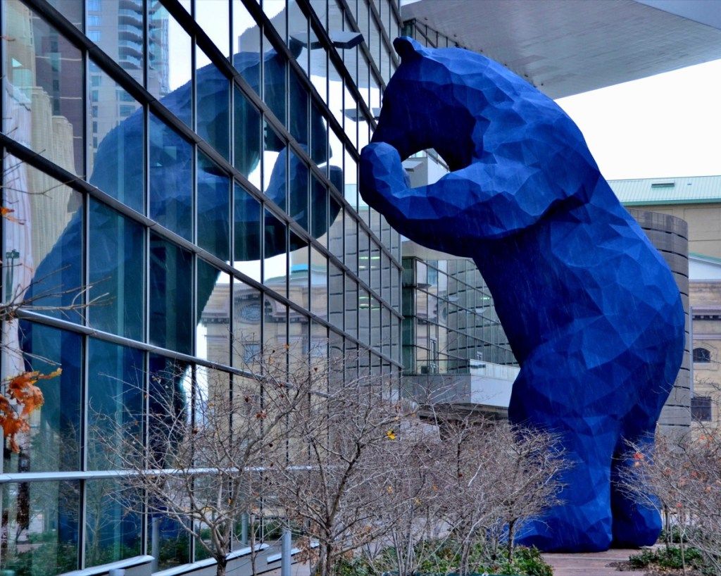 kip velikog plavog medvjeda u Koloradu poznati državni kipovi